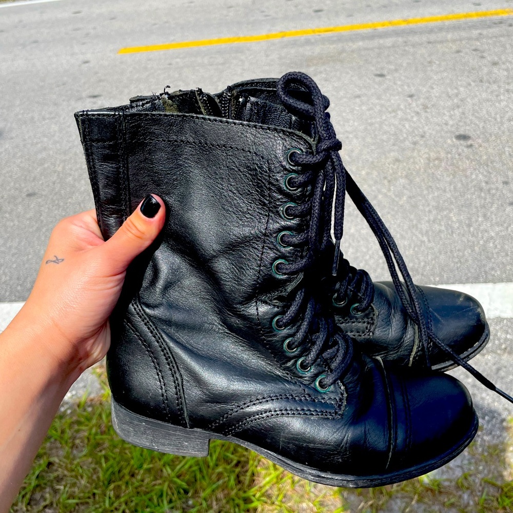 Steve Madden Boots Size: 6.5